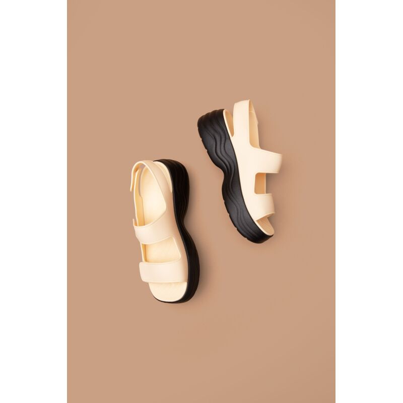 Crocs™ Skyline Sandal Vanilla/Black