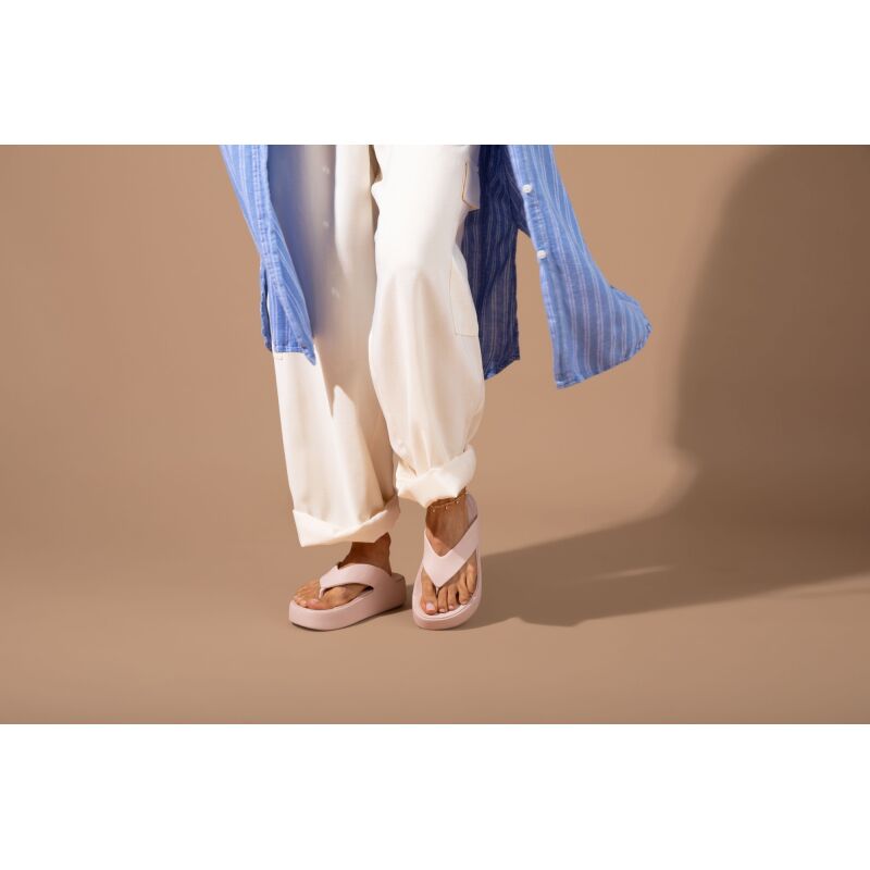 Crocs™ Getaway Platform Flip Women's Quartz